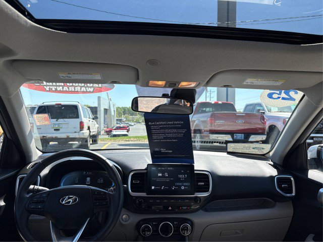 Used 2025 Hyundai Venue SEL FWD image 22