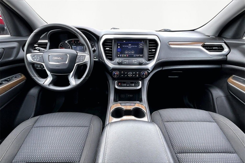 Used 2023 GMC Acadia SLE image 16