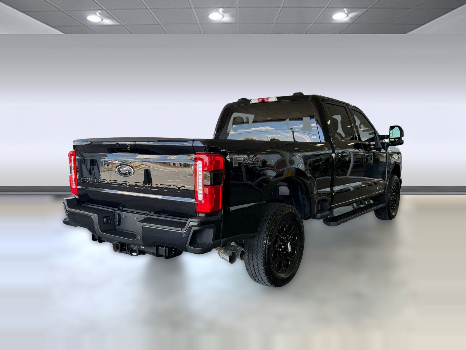 Certified 2025 Ford F250 XLT w/ Black Appearance Package AWD/4WD image 9