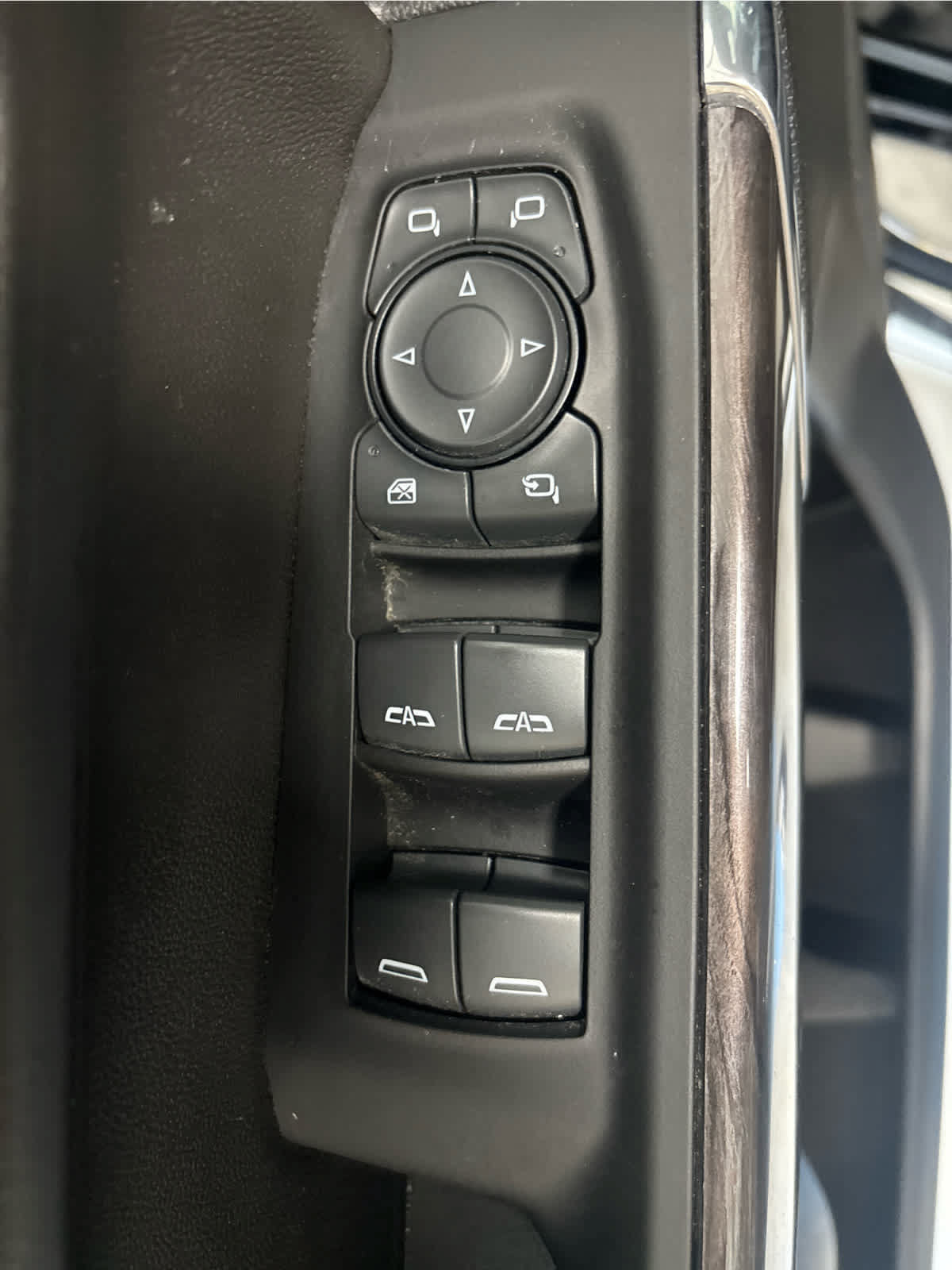 Used 2022 Chevrolet Silverado 1500 LTZ AWD/4WD image 22