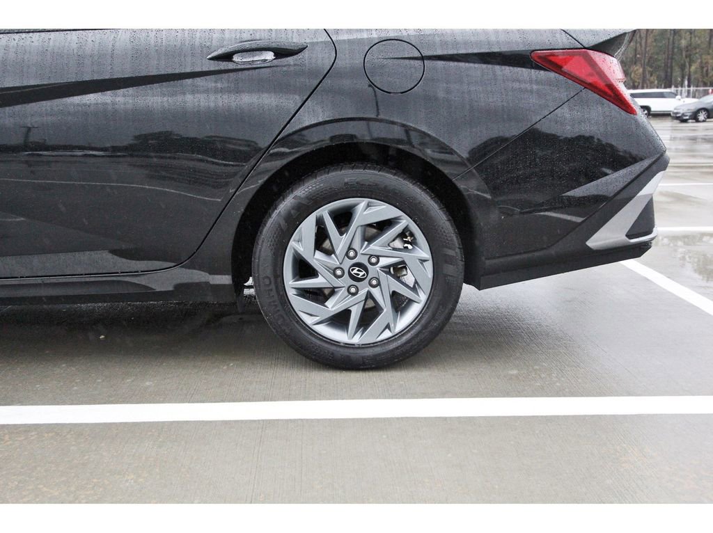 Used 2024 Hyundai Elantra SEL image 30