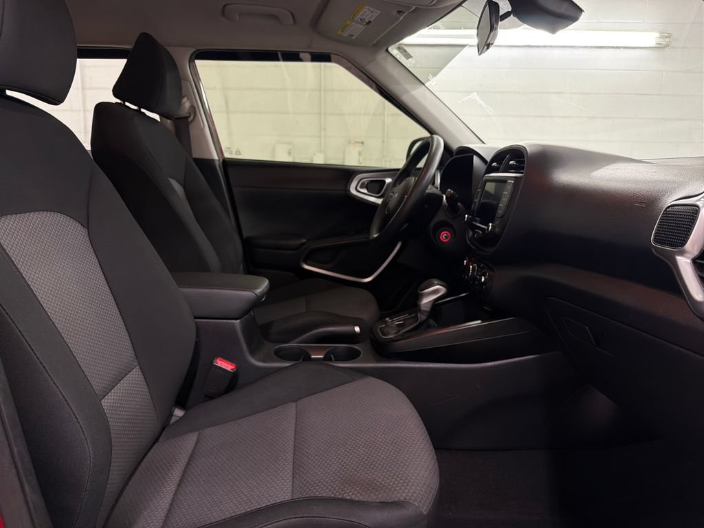 Used 2023 Kia Soul LX FWD image 28