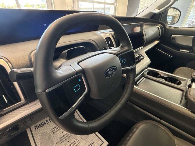 Certified 2025 Ford Expedition Active AWD/4WD image 9