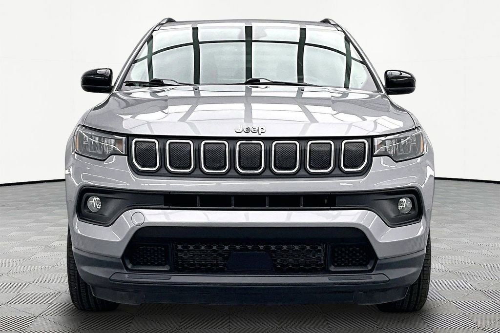 Used 2022 Jeep Compass Latitude AWD/4WD image 3