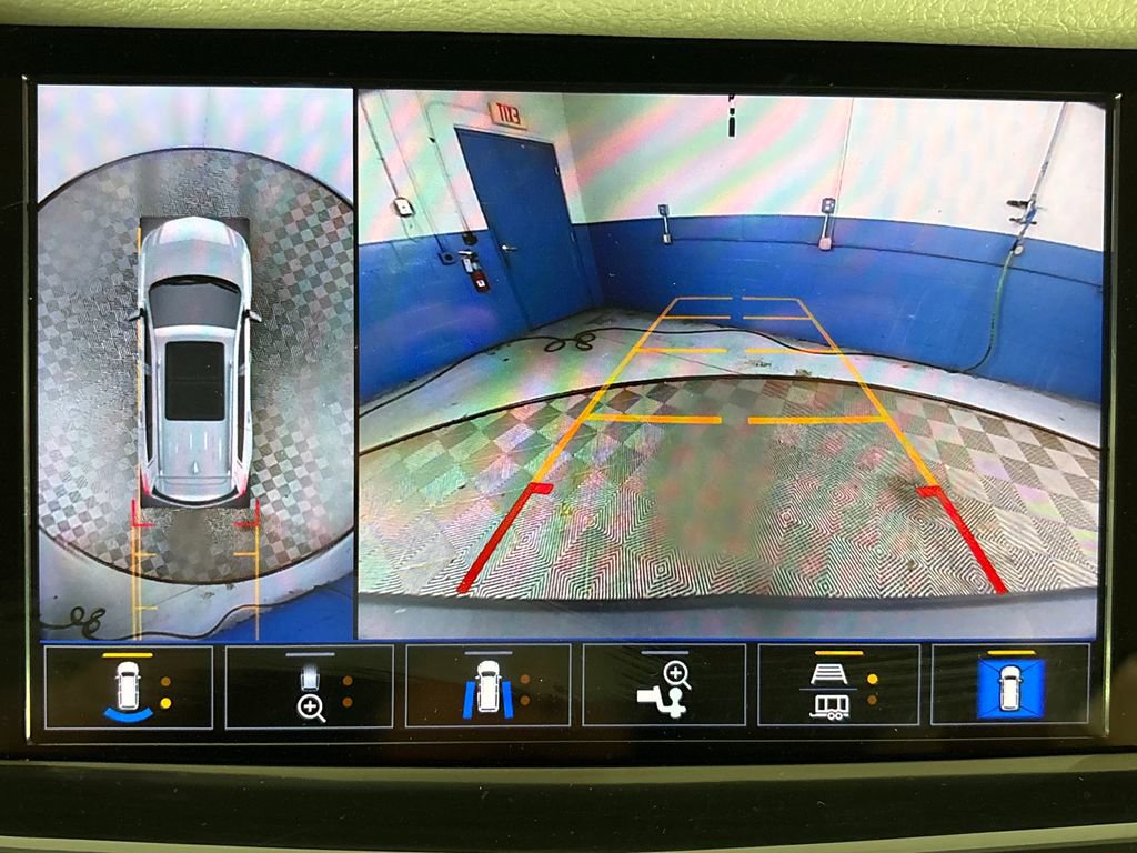 Used 2024 Cadillac XT6 Premium Luxury w/ Technology Package FWD image 23