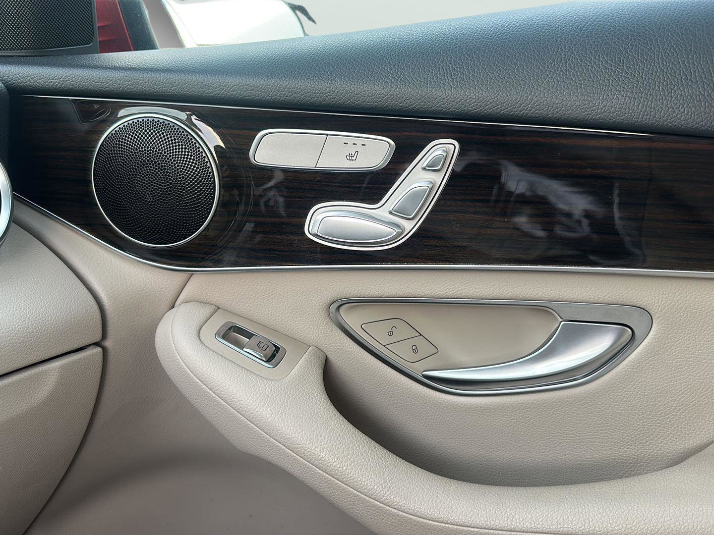 Used 2019 Mercedes-Benz GLC 300 4MATIC image 21