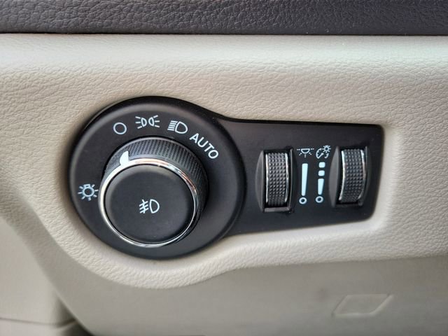 Used 2023 Chrysler Pacifica Limited image 23