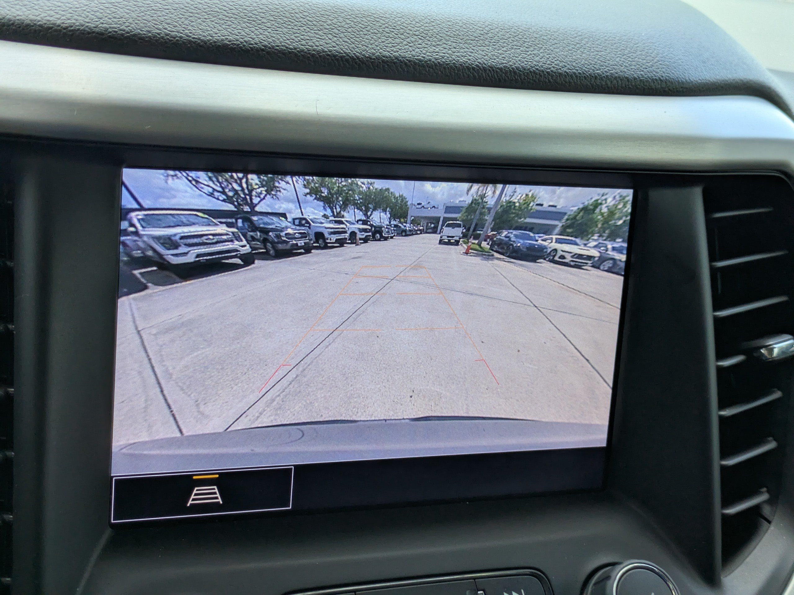 Used 2023 GMC Acadia SLT FWD image 24