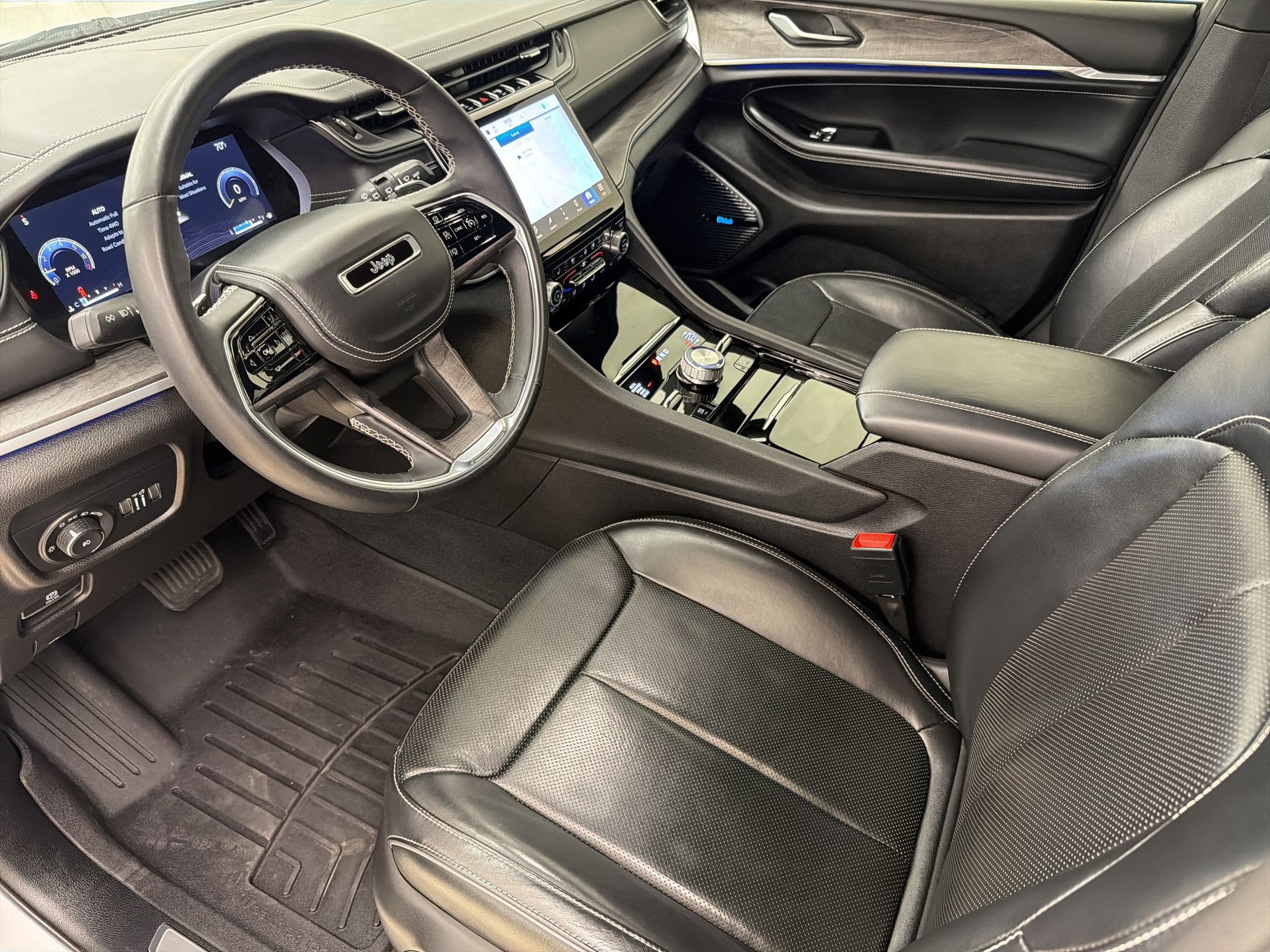 Used 2022 Jeep Grand Cherokee Overland image 4