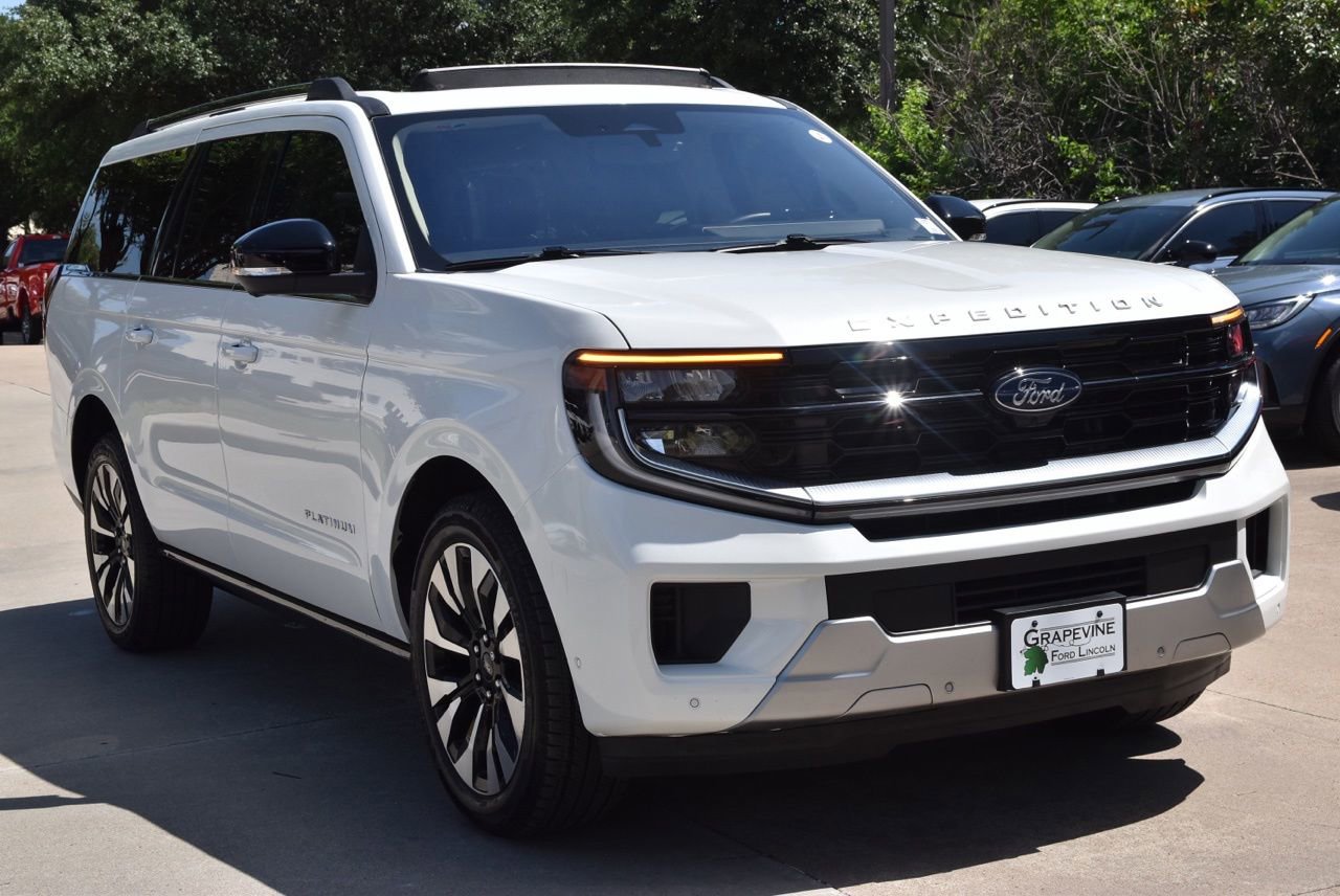 Certified 2025 Ford Expedition Max Platinum w/ Driver's Package AWD/4WD image 4