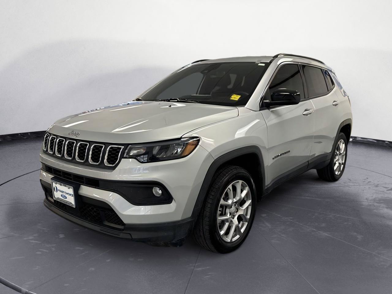 Used 2024 Jeep Compass Latitude AWD/4WD image 4