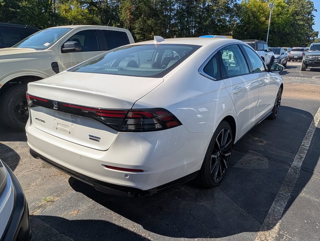 Used 2023 Honda Accord Touring image 3