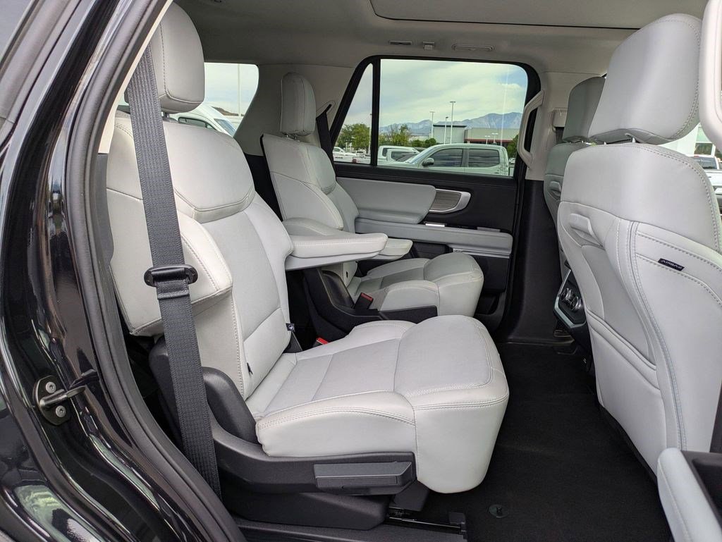 Certified 2025 Ford Expedition Platinum AWD/4WD image 32