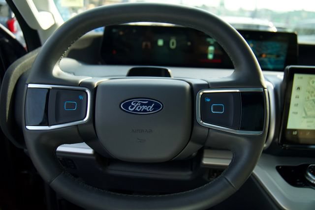 Certified 2025 Ford Expedition Active AWD/4WD image 18