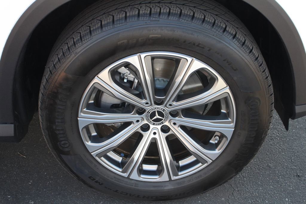 Used 2025 Mercedes-Benz GLC 300 4MATIC image 14