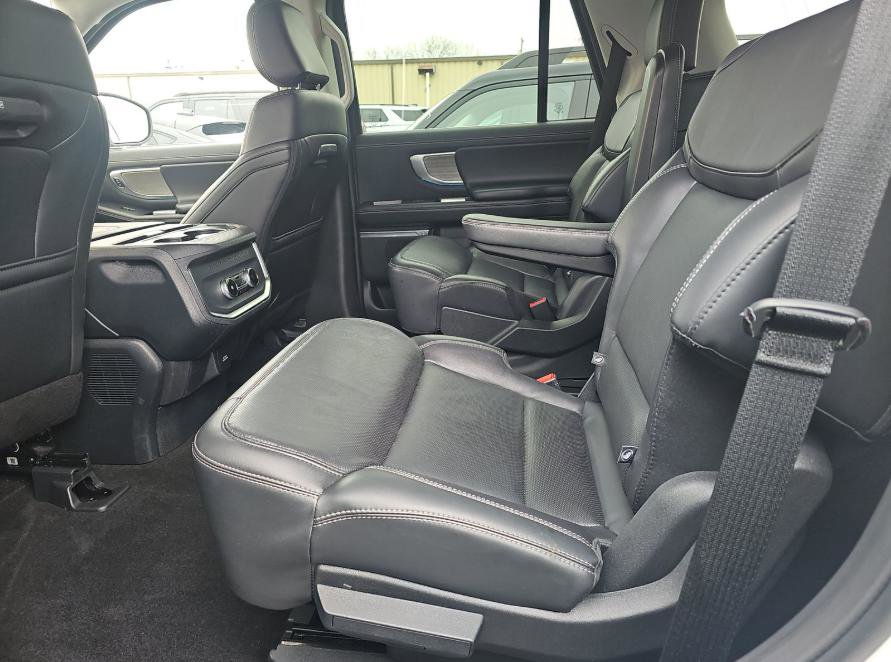 Certified 2025 Ford Expedition Platinum AWD/4WD image 7