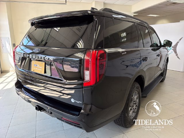 Certified 2025 Ford Expedition Active RWD image 9