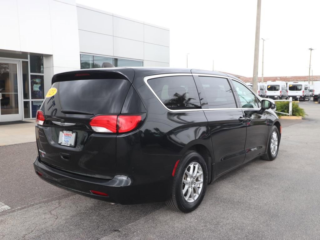 Used 2023 Chrysler Voyager LX FWD image 13