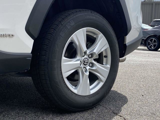 Used 2020 Toyota RAV4 LE image 11