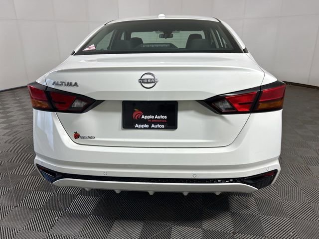 Used 2025 Nissan Altima 2.5 SV FWD image 3