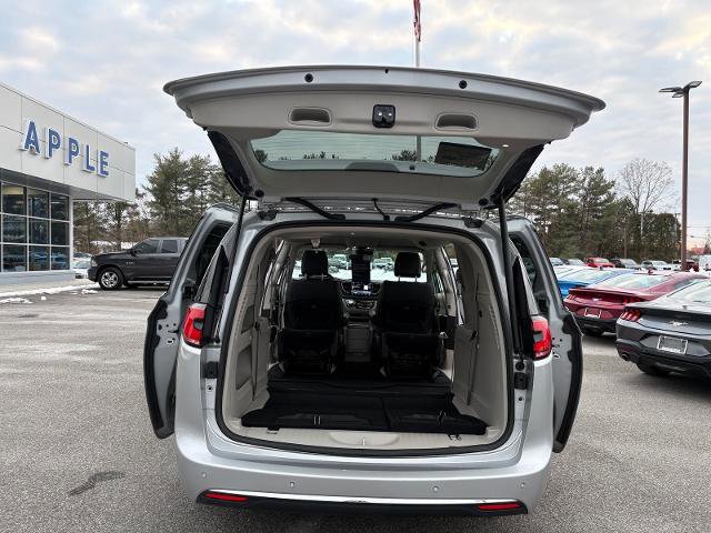 Used 2024 Chrysler Pacifica Touring-L image 34