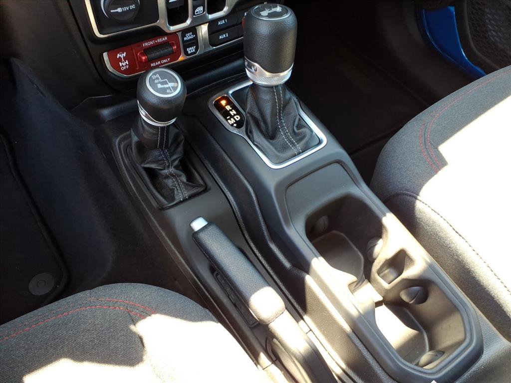 Used 2025 Jeep Wrangler Unlimited Rubicon AWD/4WD image 16