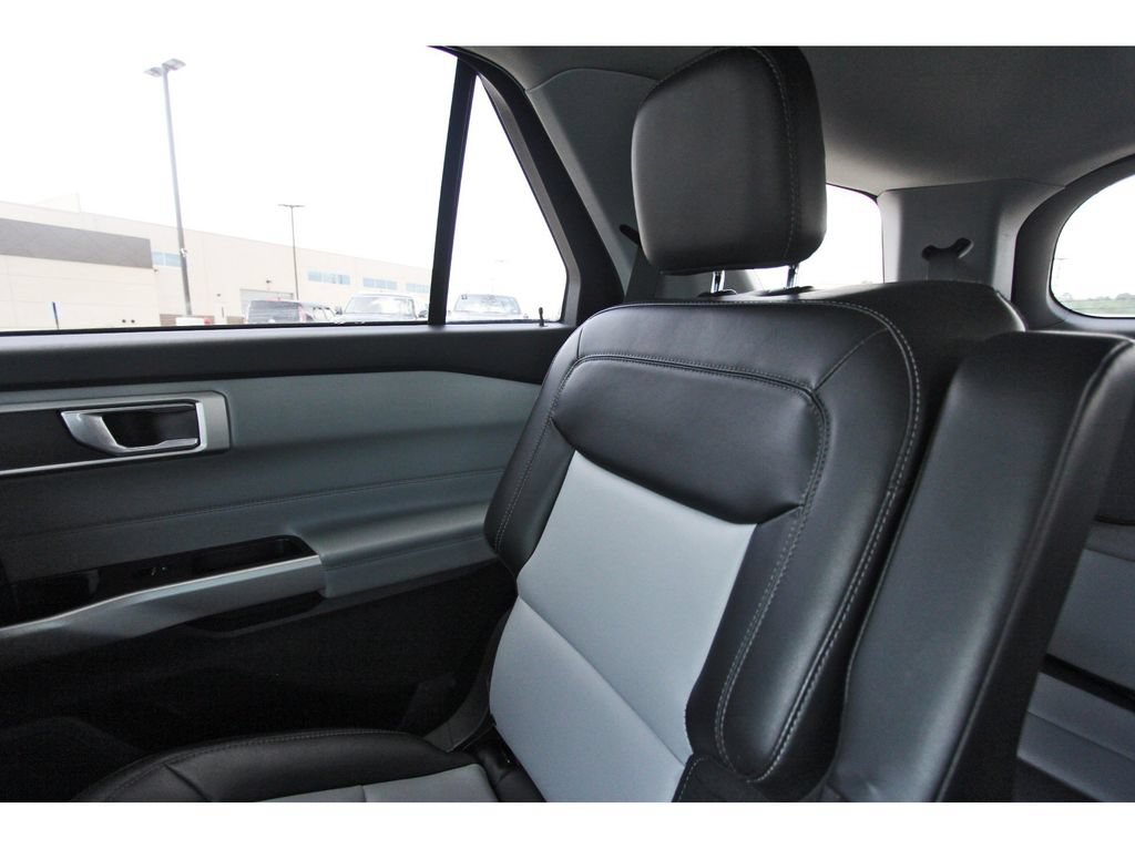 Certified 2022 Ford Explorer XLT w/ Equipment Group 202A RWD image 14