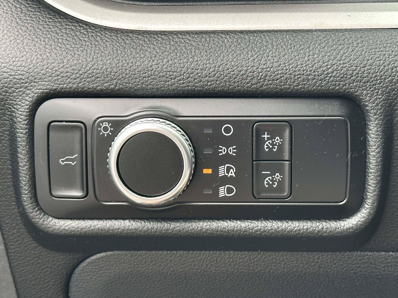 Certified 2023 Ford Explorer XLT RWD image 24