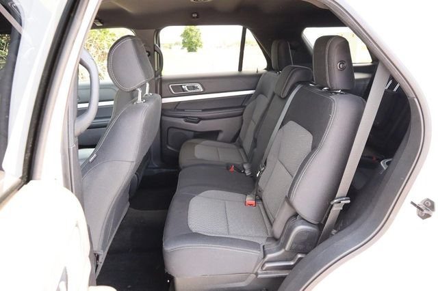 Certified 2017 Ford Explorer XLT FWD image 9