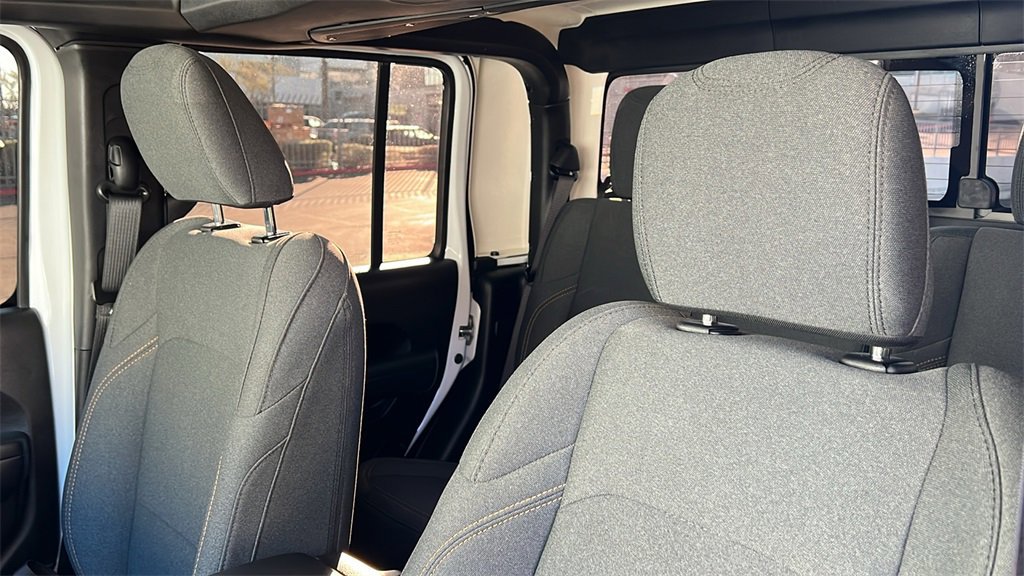 Used 2024 Jeep Gladiator Sport image 13