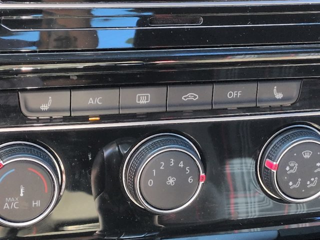 Used 2019 Volkswagen Golf 4-Door FWD image 27