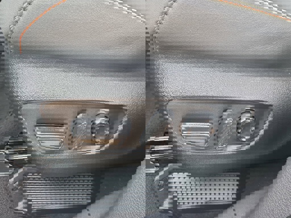 Used 2024 Toyota Sienna XSE image 34