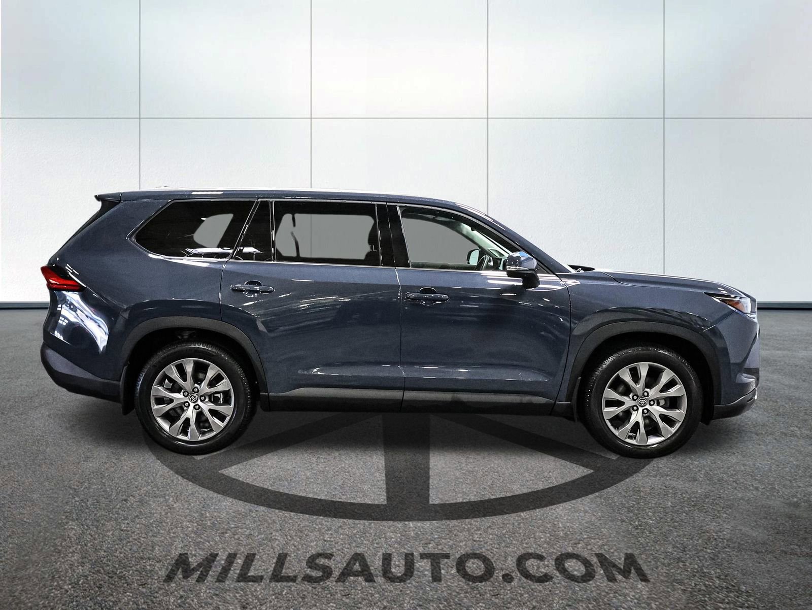 Used 2024 Toyota Grand Highlander Limited image 3