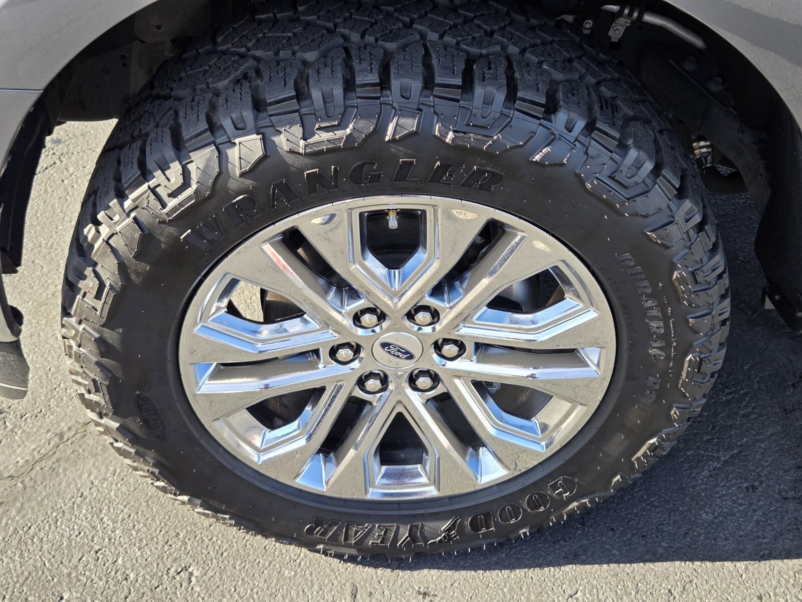 Certified 2024 Ford F150 Lariat w/ FX4 Off-Road Package image 9