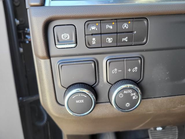 Used 2025 Chevrolet Suburban LS image 21