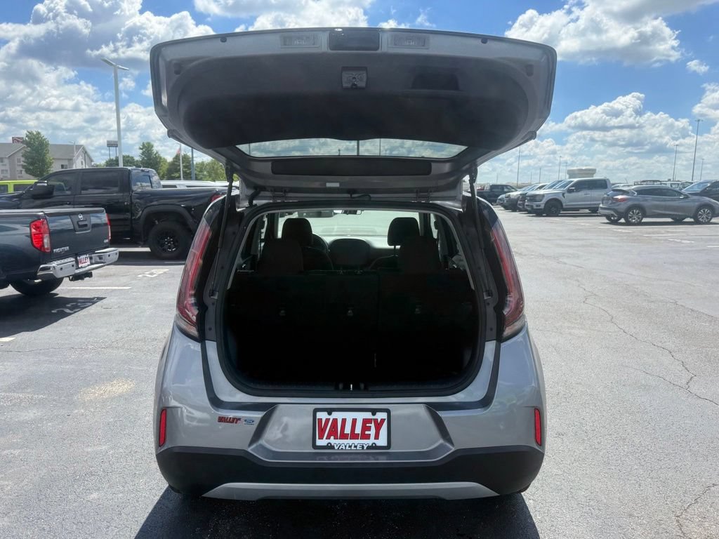 Used 2025 Kia Soul LX w/ LX Technology Package FWD image 37