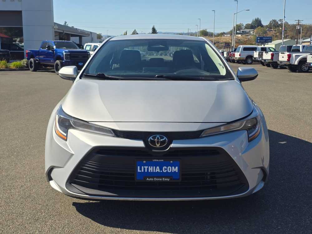 Used 2025 Toyota Corolla LE FWD image 8