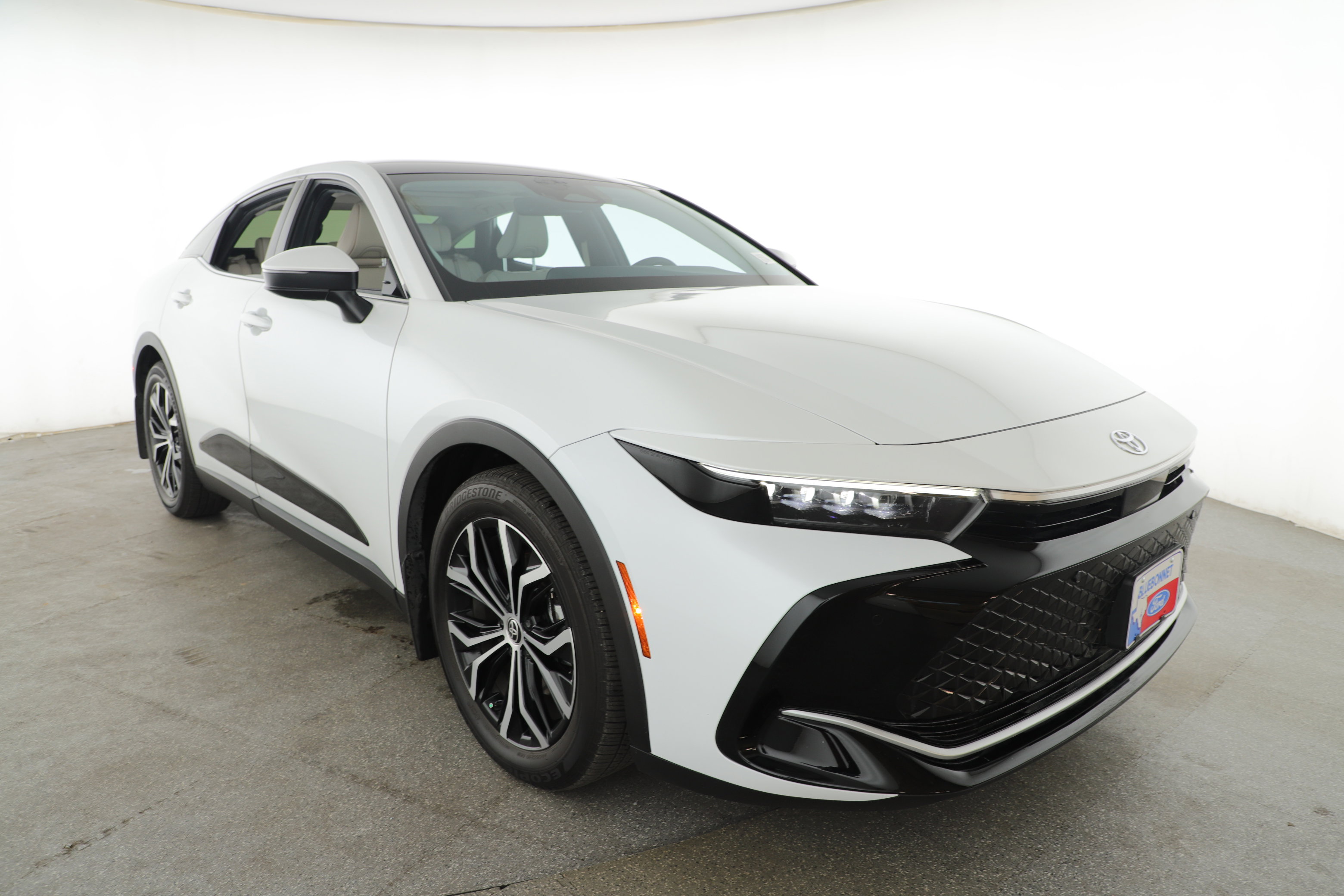 Used 2024 Toyota Crown Limited image 3