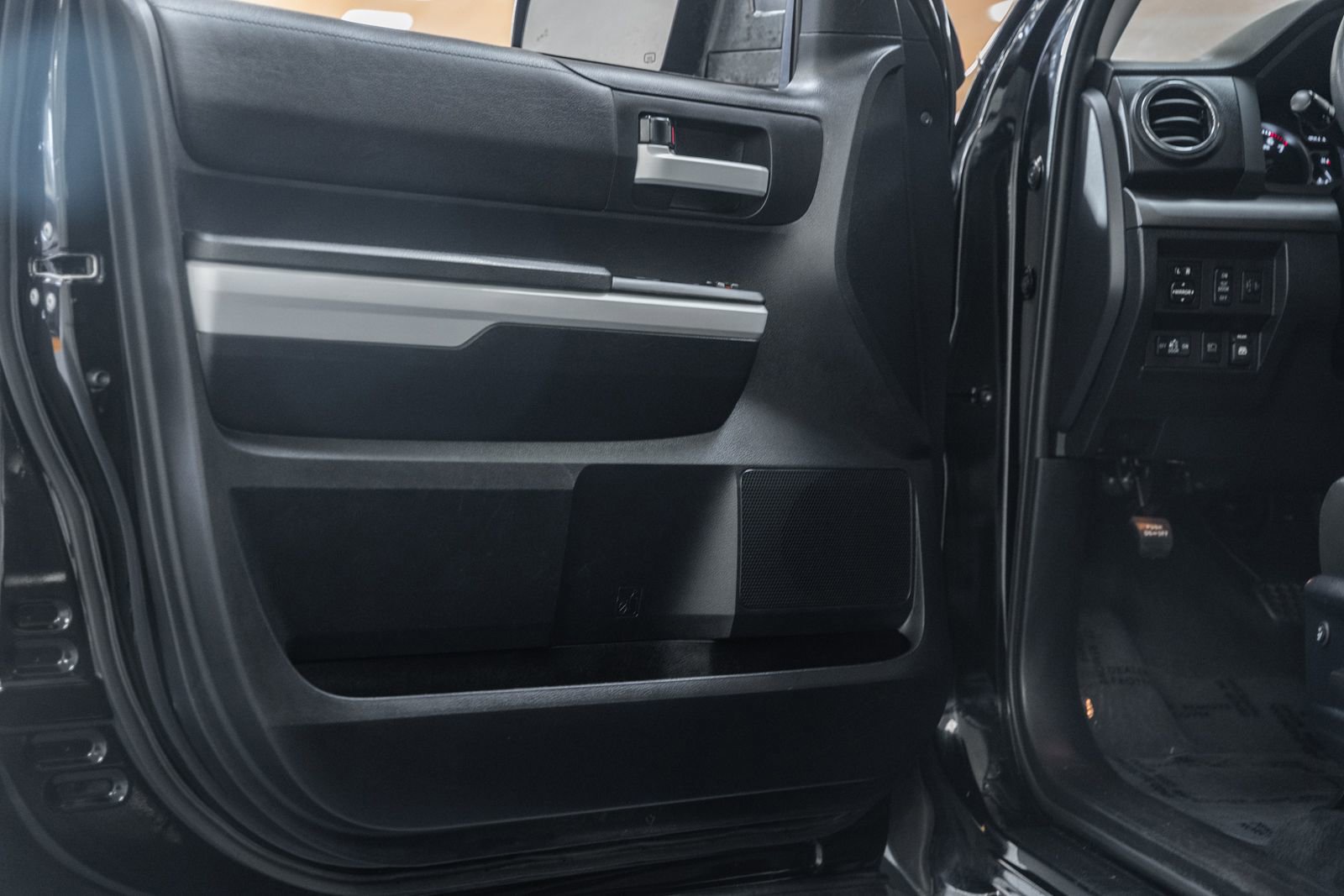 Used 2018 Toyota Tundra SR5 w/ TRD Sport Package AWD/4WD image 41