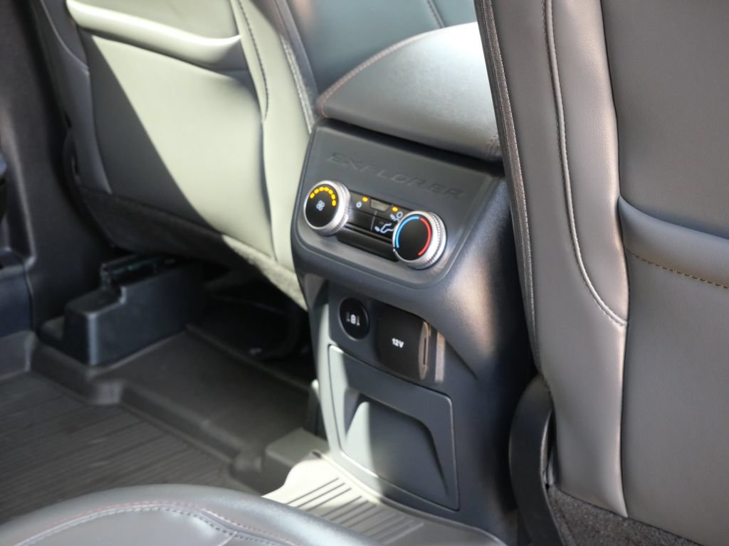 Certified 2025 Ford Explorer Active w/ Active Comfort Package AWD/4WD image 15