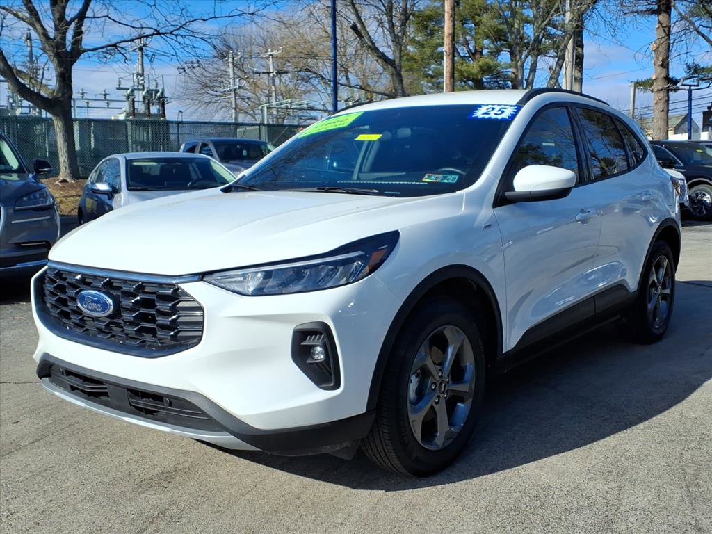 Certified 2025 Ford Escape ST-Line Select w/ Tech Pack #1 AWD/4WD image 8