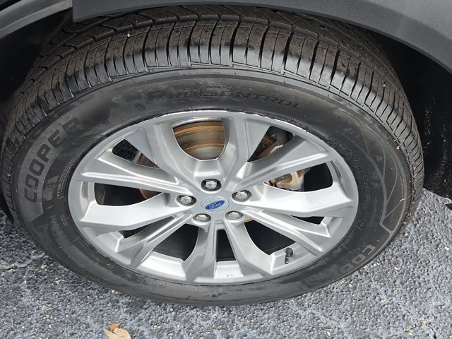Certified 2023 Ford Explorer XLT w/ Equipment Group 202A RWD image 9