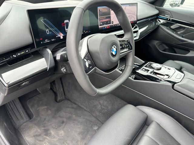 Used 2025 BMW 530i xDrive w/ Premium Package AWD/4WD image 18