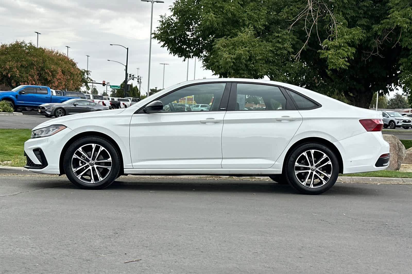 Used 2025 Volkswagen Jetta Sport FWD image 5