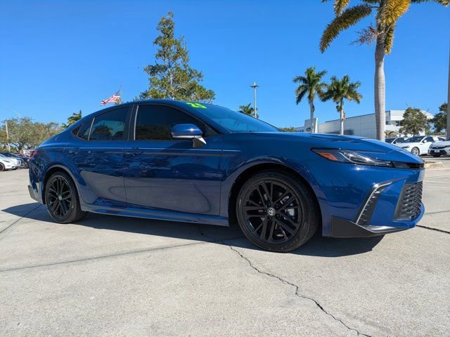 Used 2025 Toyota Camry SE image 7