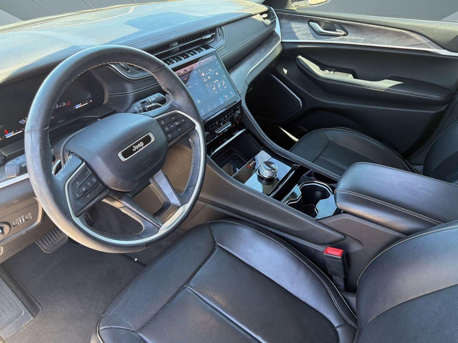 Used 2022 Jeep Grand Cherokee L Limited w/ Luxury Tech Group II RWD image 4