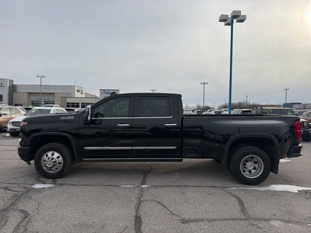 Used 2025 Chevrolet Silverado 3500 High Country w/ High Country Premium Package image 7