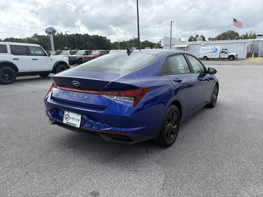 Used 2023 Hyundai Elantra SEL FWD image 7