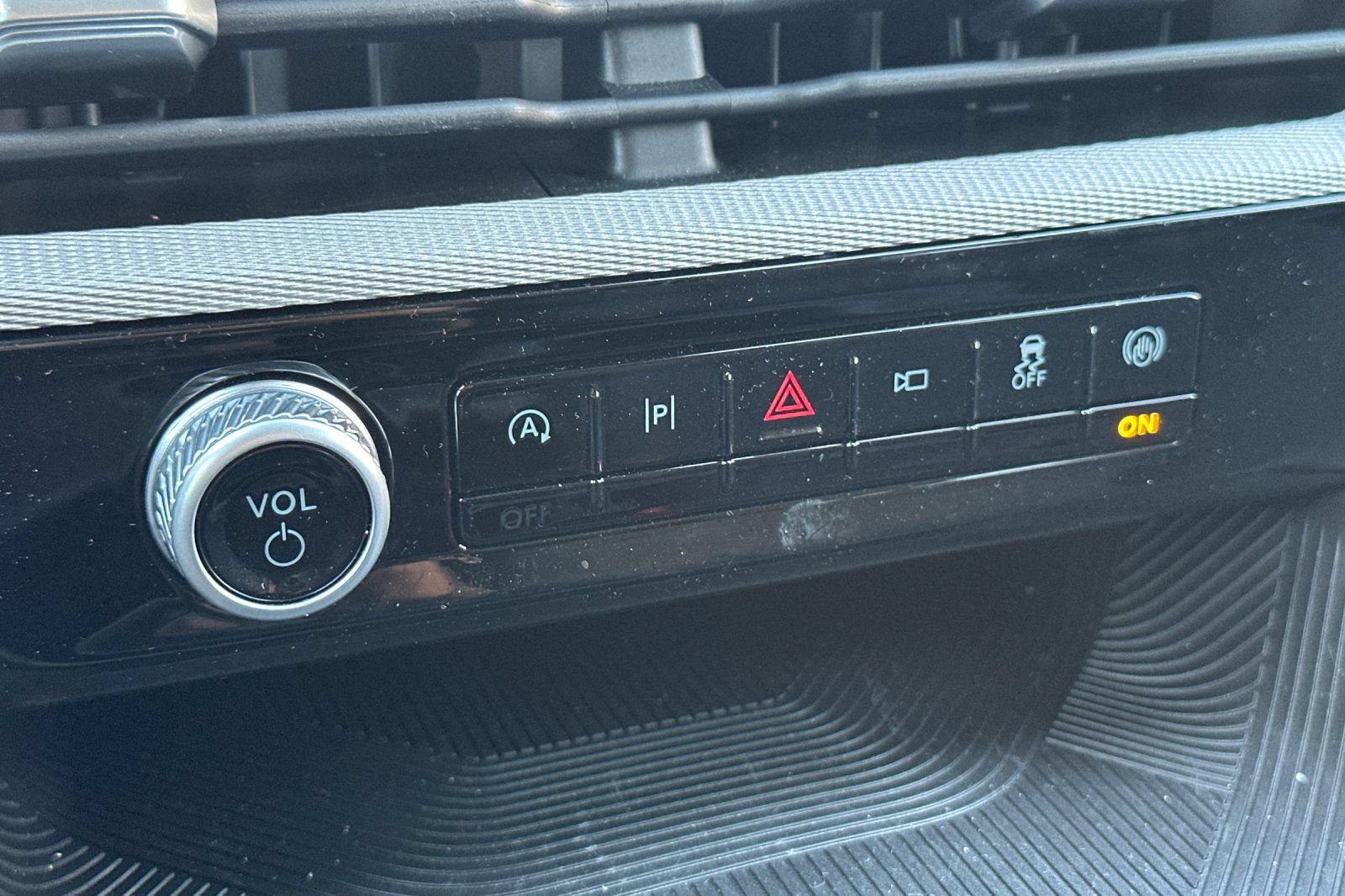 Certified 2025 Ford Explorer Active RWD image 32