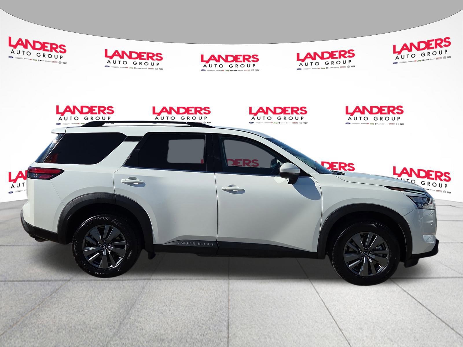 Used 2024 Nissan Pathfinder SV image 6